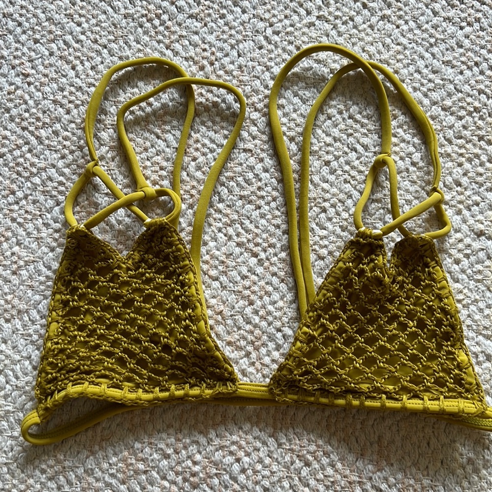Acacia crochet mustard top size xs